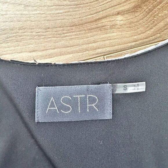 ASTR THE LABEL | Black Blue Nude Floral Print Romper Long Sleeve | Size Small - Picture 7 of 8